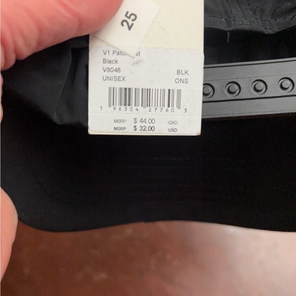 Vuori adjustable SnapBack black mens hat BNWT designer cotton polyester - Picture 4 of 5